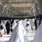 Jamaah melaksanakan tata cara sa'i antara bukit Shafa dan Marwah sesuai sunnah